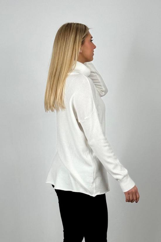 Basic white turtleneck jumper