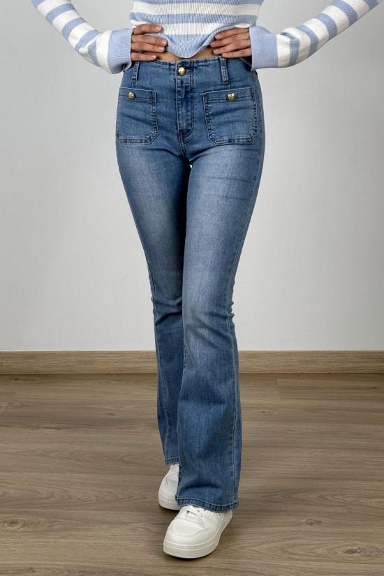 Jeans with two square pockets