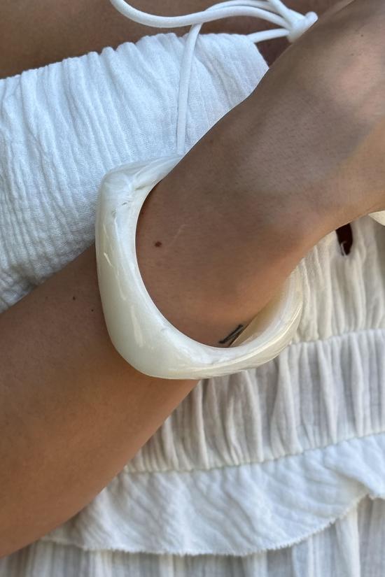 Ivory resin bracelet