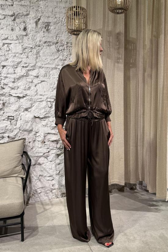 Bomber raso marr&oacute;n