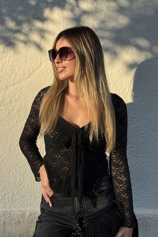 Blusa de blonda negra