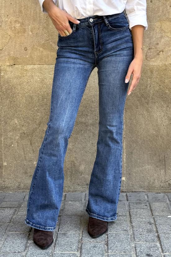 Jeans campana push-up azul delavado