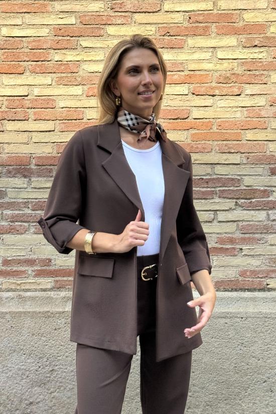 Americana 1 bot&oacute;n marr&oacute;n