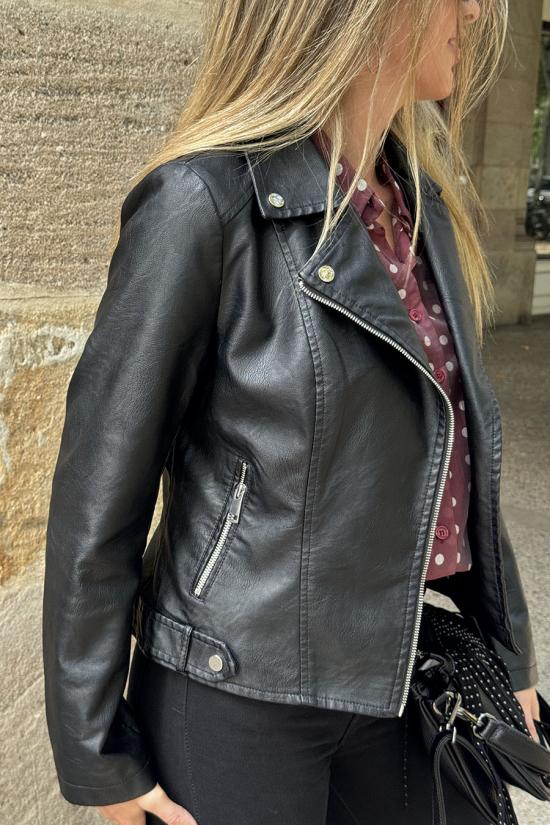 Chaqueta b&iacute;ker negra