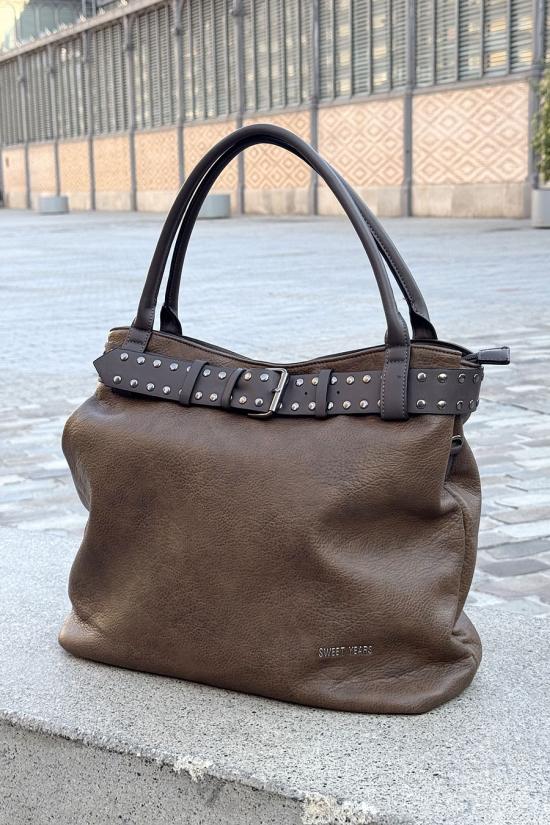 Bolso cintur&oacute;n tachas marr&oacute;n