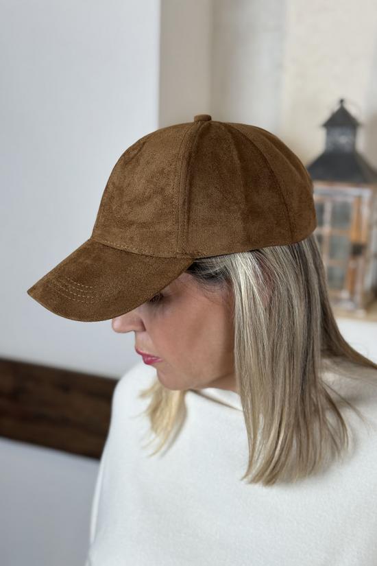 Gorra antelina c&aacute;mel
