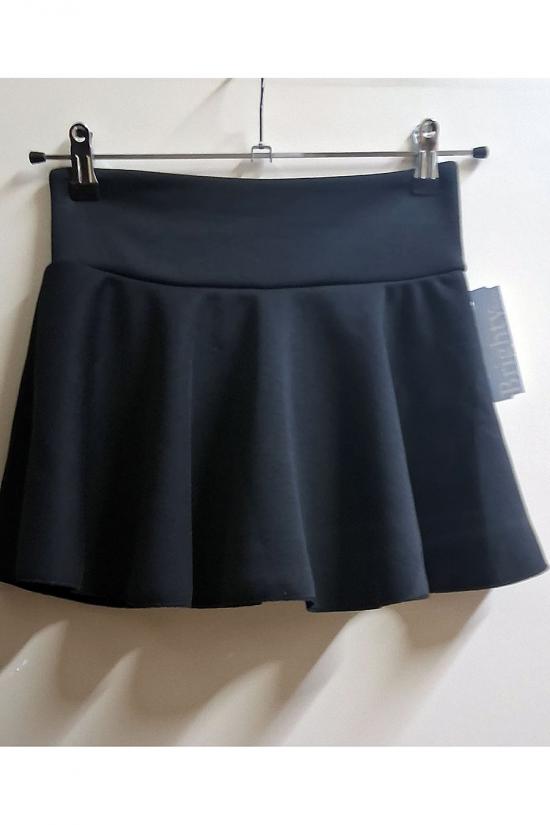 Falda corta con volantes negra