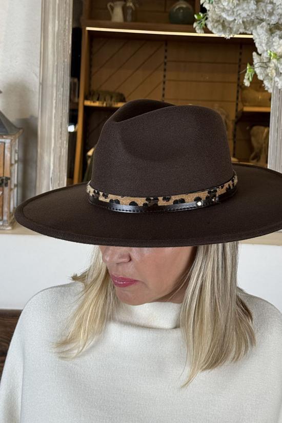Sombrero animal print marr&oacute;n