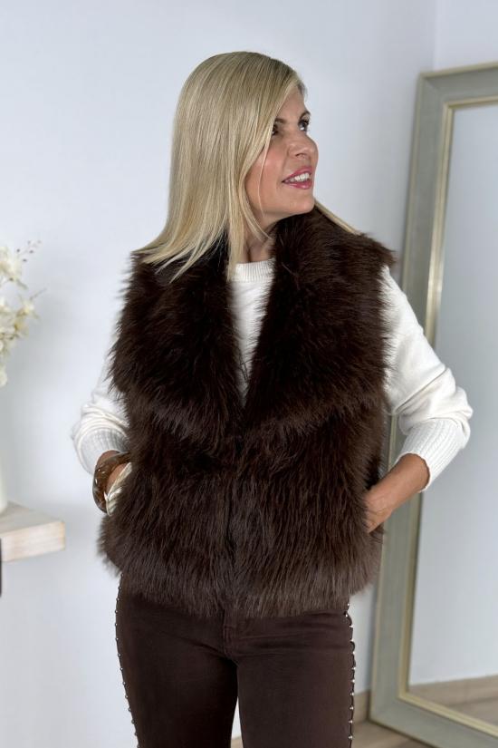 Chaleco efecto pelo marr&oacute;n