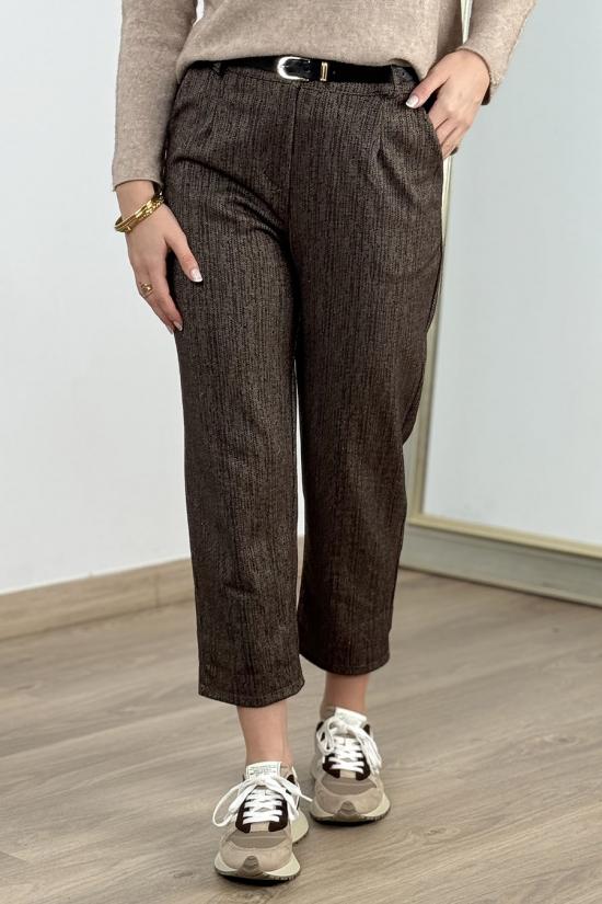 Jogger texturado marr&oacute;n