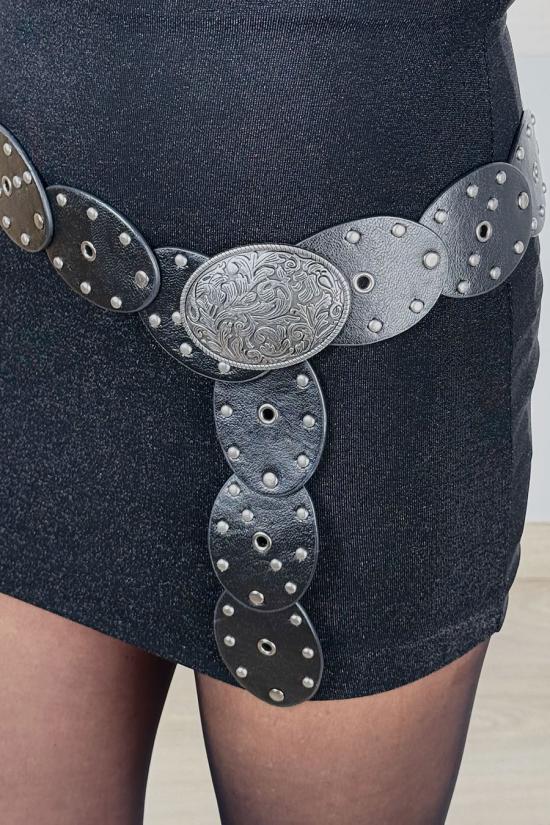 Cintur&oacute;n tachas caladas negro